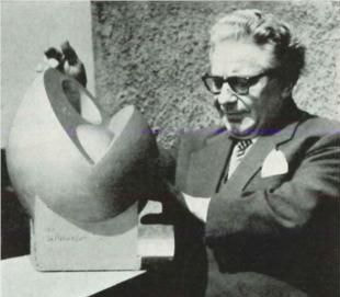 Servranckx and his famous sculpture "Opus 1  1921"